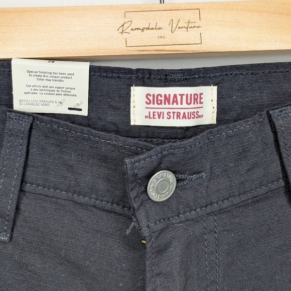 NWT Signature Levi's Black 10" Cargo Shorts Size 28 Men's - Picture 4 of 8